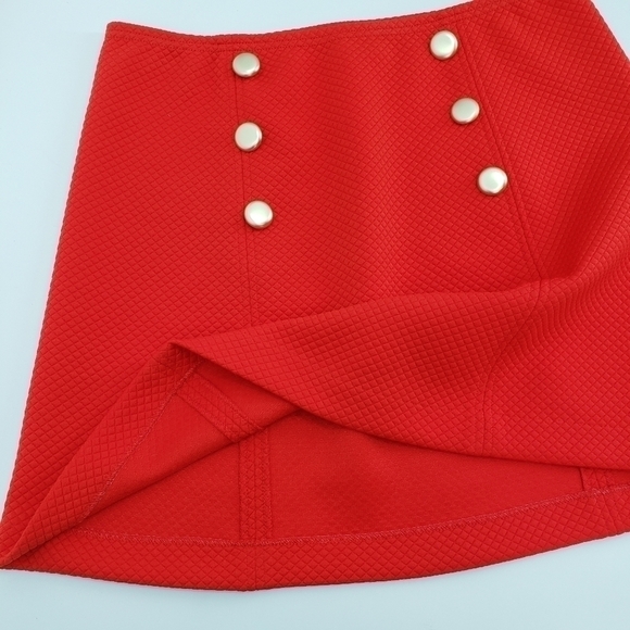 KENSIE Casual Red Mini Skirt w/ Gold Buttons - Picture 4 of 7